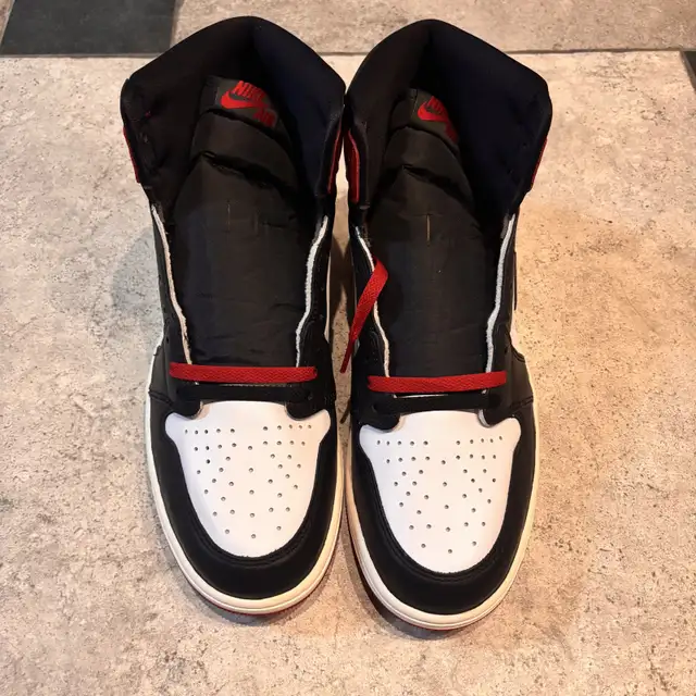 Nike Air Jordan Retro 1 OG Mens Size 13 Brand New In Box in Men's Shoes in City of Montréal - Image 5