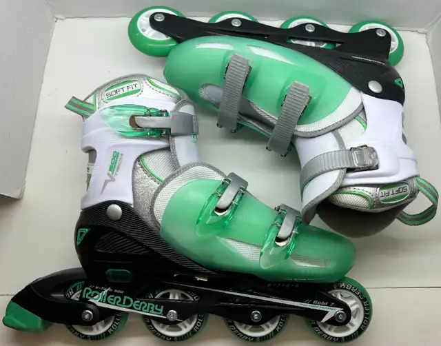 Roller Derby V-Tech 500 Women's Inline Adjustable Sizing - 6-9 W in Skates & Blades in Windsor Region - Image 6