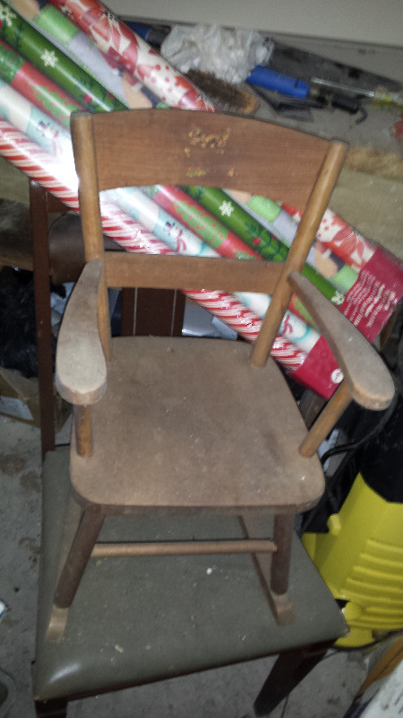 VERY OLD CHILDS  ROCKING CHAIR in Chairs & Recliners in Sarnia - Image 2