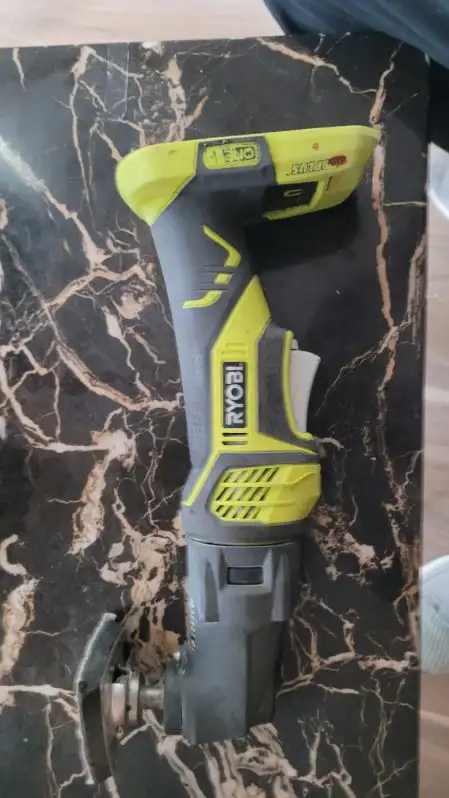 Ryobi 18V ONE+ Oscillating Multi-Tool with Battery - Great Shape in Power Tools in Calgary - Image 2