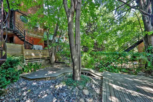 VILLAGE RÉNOVÉ 2021 - 3CAC AVEC TERRAIN PRIVÉ + ÉLECTROMÉNAGERS in Long Term Rentals in City of Montréal - Image 3