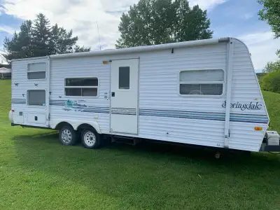 This pre-owned 2002 Keystone Springdale 26OTBL travel trailer is the perfect companion for your upco...