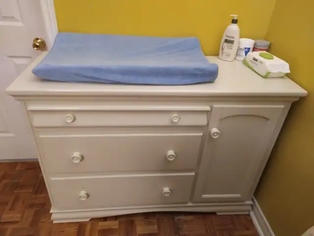 2 Identical Convertible cribs Antique White – Cribs for Twins in Cribs in Mississauga / Peel Region - Image 9