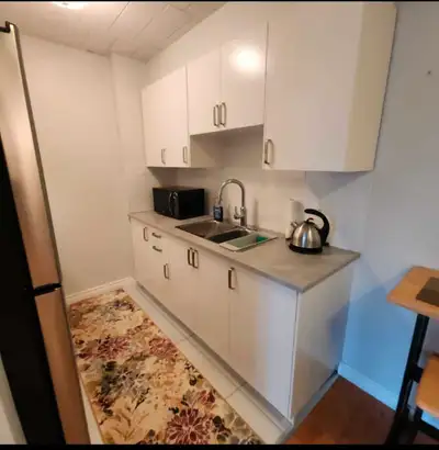 Short term rental. Great Location ! All Inclusive ! Furnished! Close to all amenities. Beautiful upd...