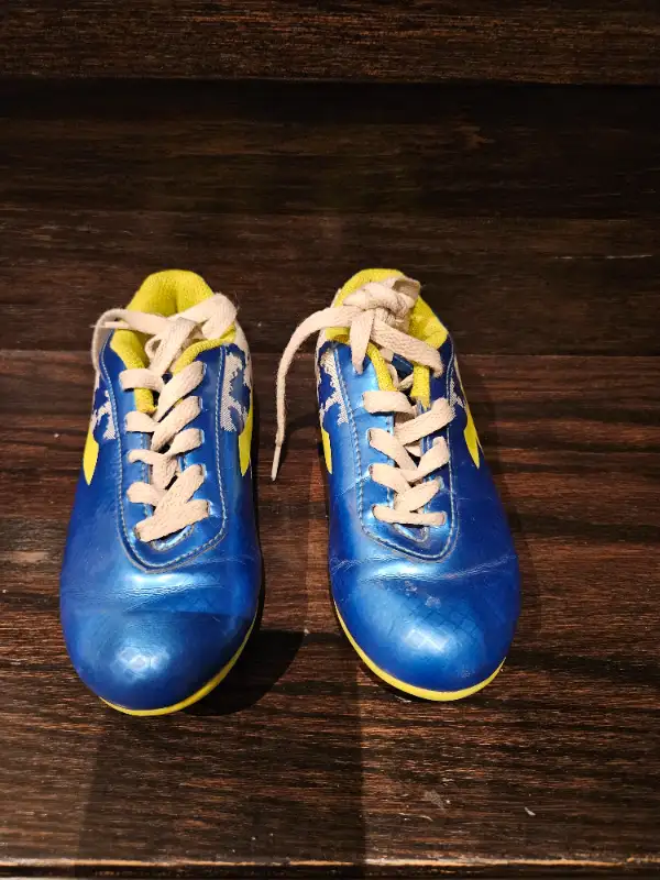 Diadora soccer cleats / shoes kids size 11