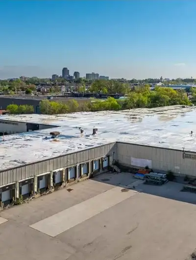 Shared warehouse unit. Office space. There are 4 shared loading docks ( 2 for 53' trailers & 2 for 4...