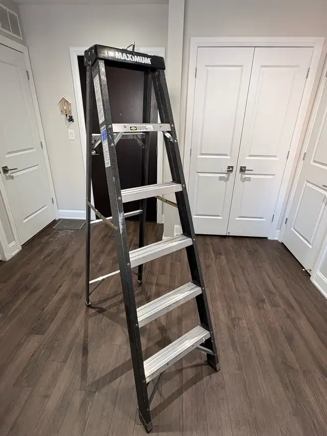 Maximum Fiberglass Step Ladder – 6’6″ Heavy Duty – 250lb Rated in Ladders & Scaffolding in Oakville / Halton Region - Image 6