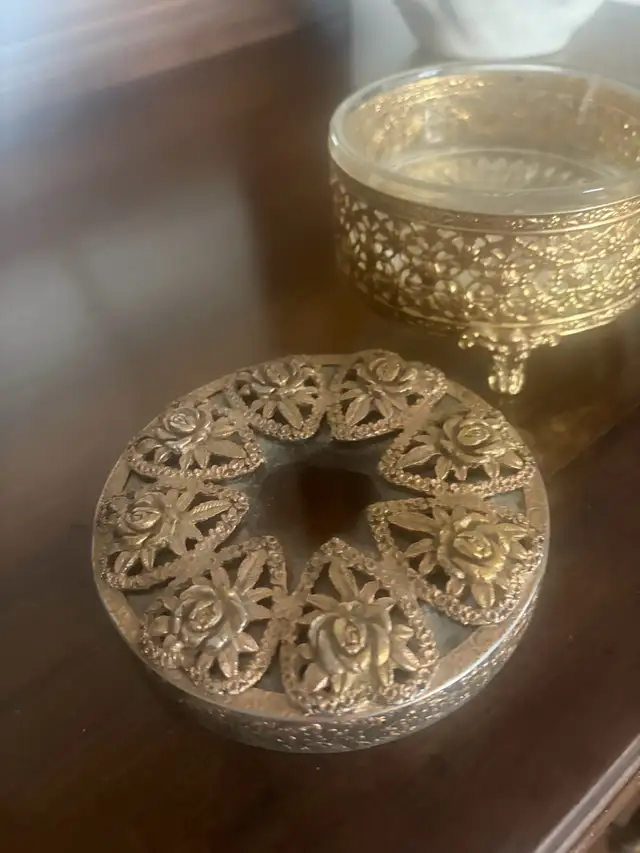 Vintage Trinket jewelry Box in Arts & Collectibles in Laval / North Shore - Image 6