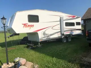 Pacific Coachworks 2008 Tango 2660 RKSFW Decent condition, needs some work due to weather/water dama...