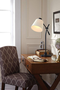 Table lamp/Lampe de bureau