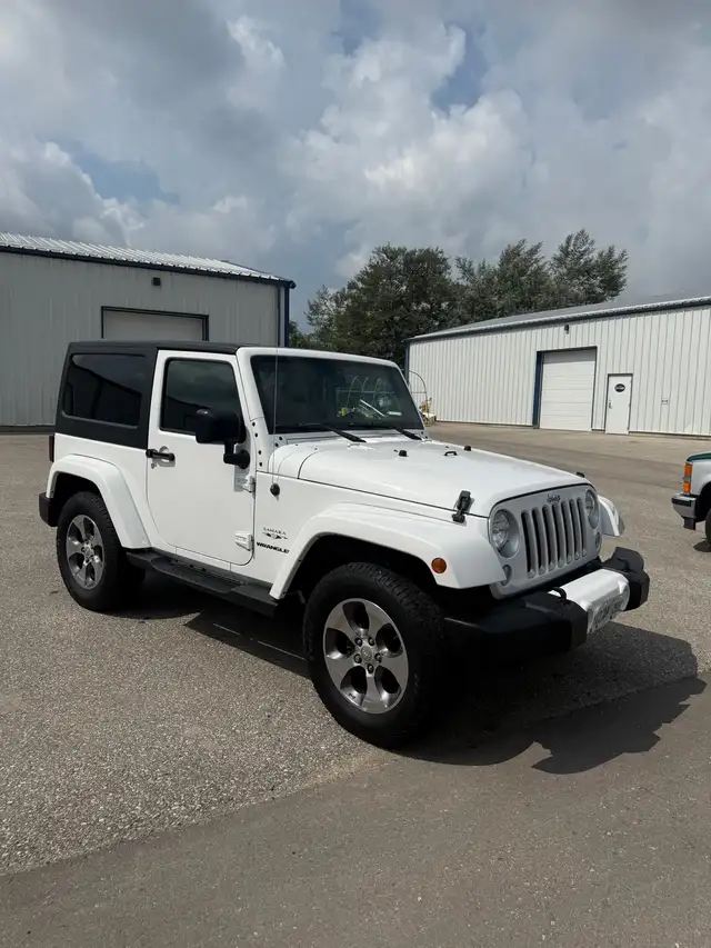 2016 Jeep Wrangler Sahara - Automatice 556564853053214722
