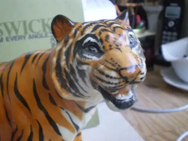 Beswick Wild Animal Figurine - " Tiger " - #2096 - in Arts & Collectibles in Kitchener / Waterloo - Image 9