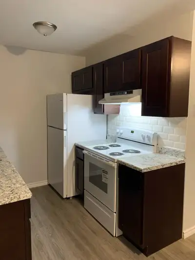 **BEAUTIFUL NEWLY RENOVATED 3 BEDROOM TOWNHOUSE FOR RENT** This beautiful, newly renovated townhouse...