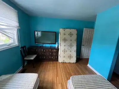 Available now ready to move in. Looking for Students/ international welcome/ working professional. C...