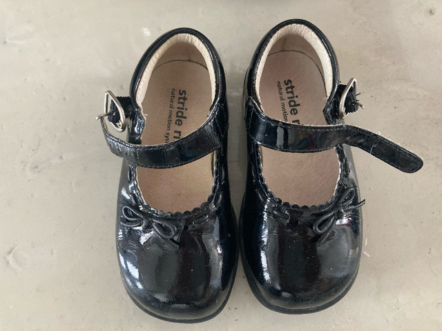 Plusieurs paires chaussures pour bébé fille dans Vêtements - 18 à 24 mois  à Longueuil/Rive Sud - Image 2