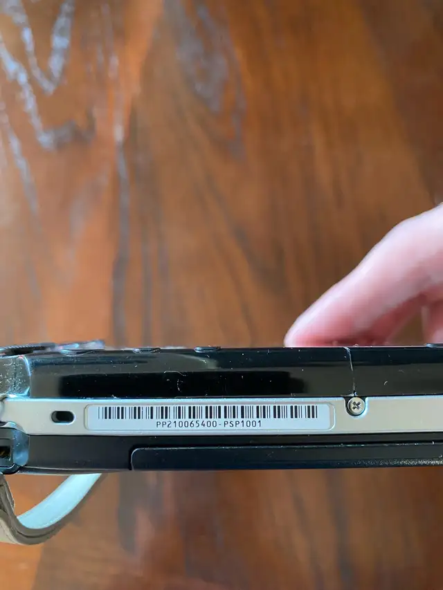 PlayStation Portable (PSP) 1001 Console Damaged in Sony PSP & Vita in Oakville / Halton Region - Image 5