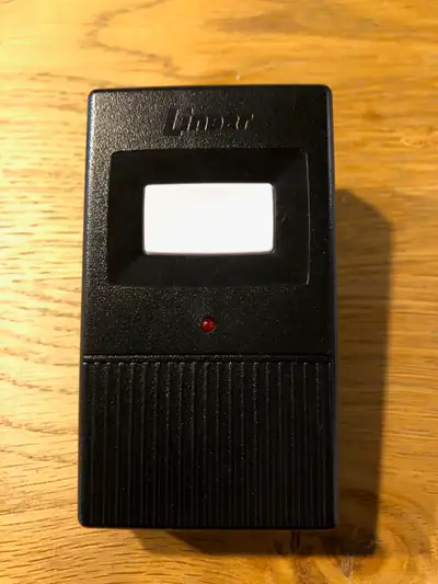 TÉLÉCOMMANDE PORTE GARAGE / REMOTE DOOR OPENER ****NEUF****, View more