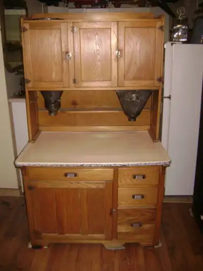 jai un farinier ( patissier ) en erable a vendre il mesure 70 pces de haut ,, 40 pces de large et 28...