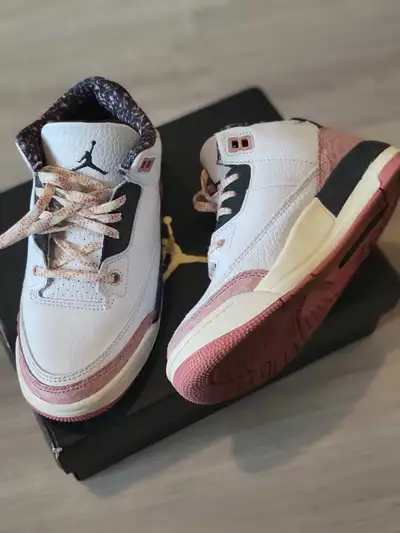 NIKE JORDAN 3 RETRO (PS) $100 OBO used, View more