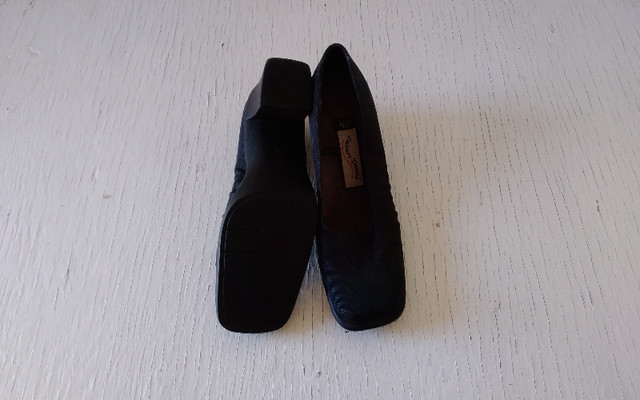 Chaussures - souliers noirs peu portés dans Femmes - Chaussures  à Ville de Québec - Image 4