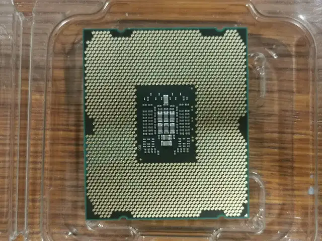 Intel Xeon E5-1603 2.8ghz CPU lga 2011 pulled  from working sys in System Components in Markham / York Region - Image 3