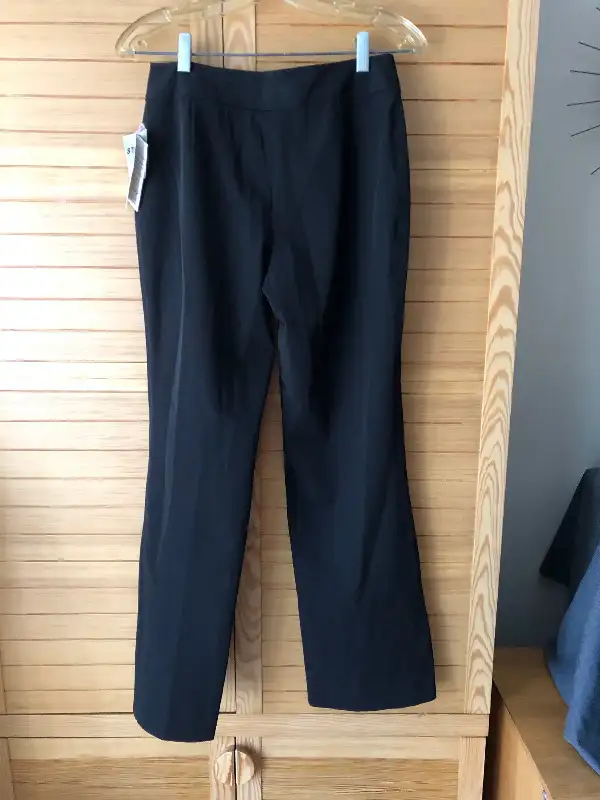 Brand NEW - Petite Black Dalia Collection Stretch Dress Pants in Women's - Bottoms in Delta/Surrey/Langley - Image 4