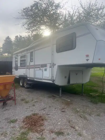 1989, decent shape for its age, propane fridge, a/c, water and tank heater work great. Bathroom comp...