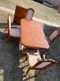 Solid oak table with 4 chairs + leaf