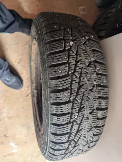 Like brand new are these Winter Rims with Studded Nokian Nordmans. These came off a 2007 Ford Focus....