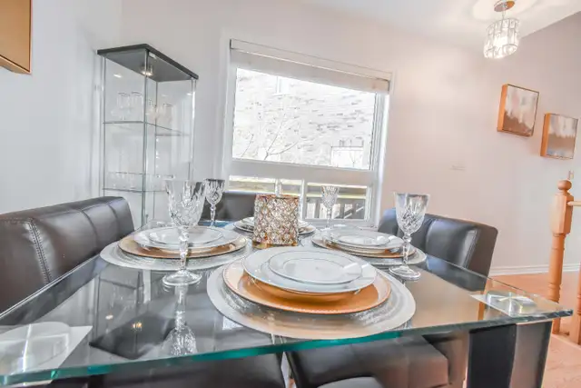 Premium Dining Table & Chairs in Dining Tables & Sets in Markham / York Region - Image 2