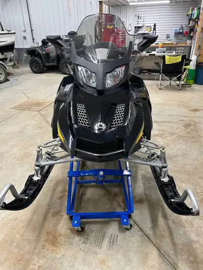 2011 Grand touring skidoo 1200 Special Edition - 2up. Full load with air ride suspension, heated sea...