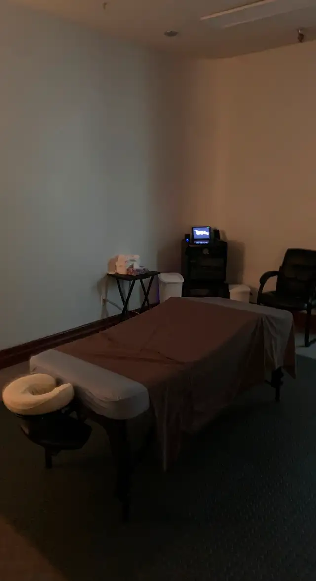 Male Massage Therapist $7062863723438722121