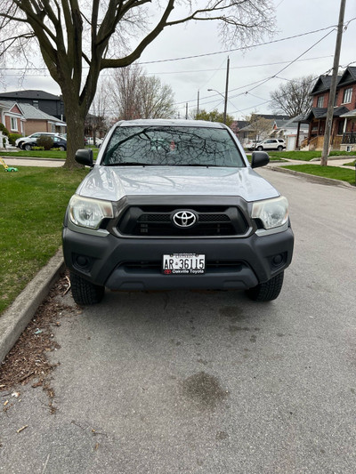 I’m selling a Toyota Tacoma 2012. It’s in excellent conditions, 