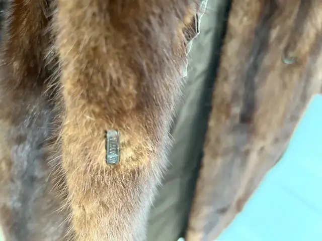 Dasco Manteau Fourrure Mink in Women's - Tops & Outerwear in Laval / North Shore - Image 4