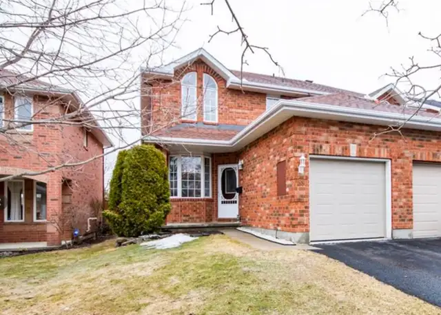 Spacious 3-bedroom, 3-bathroom duplex home in Kanata lakes