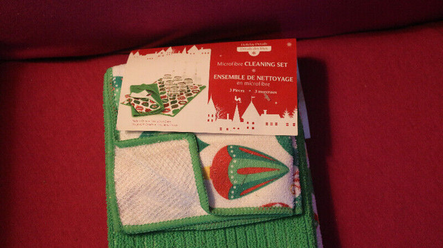 - Microfibre Cleaning Set - Christmas Themed - (New) - in Kitchen & Dining Wares in Cole Harbour - Image 2