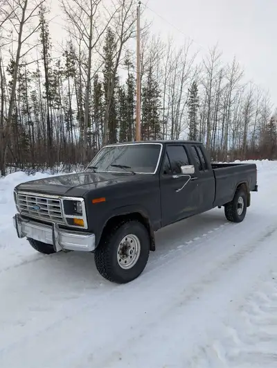 86 Bullnose in near Mint condition no rust Originally had the 6.9 Idi but now has a 7.3 Idi swapped...