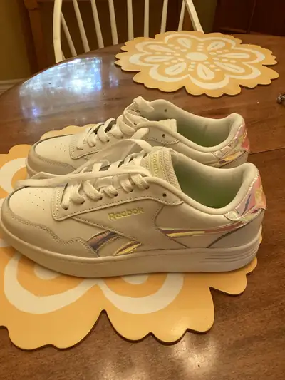 Ladies Reebox Sneakers Size 8 1/2 - Brand New Never Worn, View more