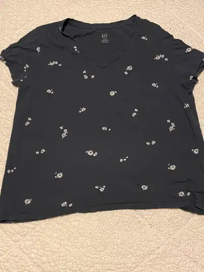 Women’s Gap T-Shirt Size XXL, View more