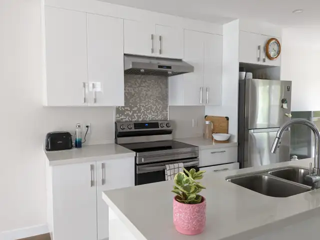 AirBnb alternat; Aug2026 ONLY; Fully Furnished; Ravine 3bed2.5ba
