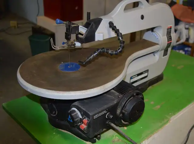 Delta Scroll Saw in Power Tools in Belleville - Image 5