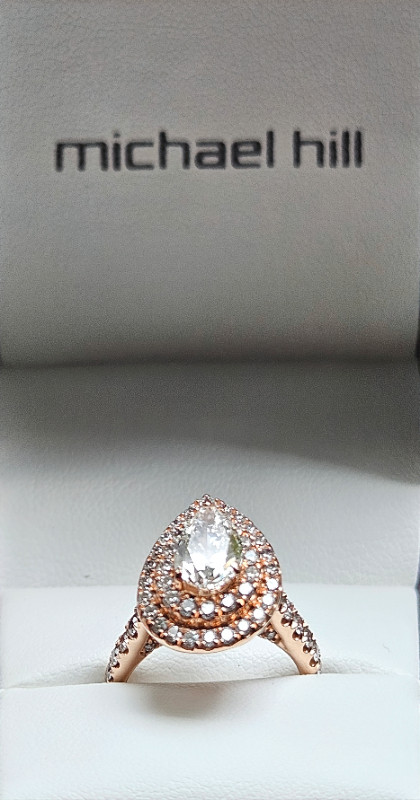 Teardrop diamond with halo, rose gold engagement ring in Jewellery & Watches in Chilliwack - Image 2