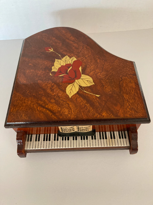 Vintage Grand Piano Music Box "Feelings" WORKS JAPAN as is in Arts & Collectibles in Edmonton