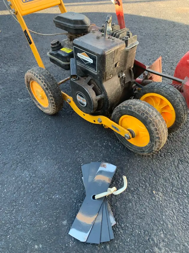 McLane Lawn Edger in Lawnmowers & Leaf Blowers in Annapolis Valley - Image 3