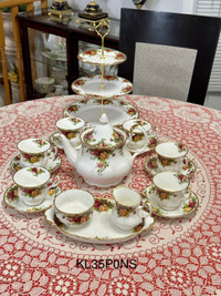 Old Country Roses Royal Albert Tea pot set & cake stand Asking p