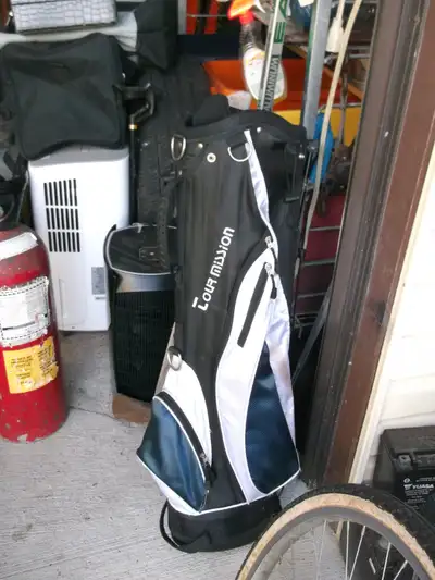 GOLF BAG GOOD CONDITION