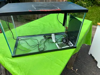 10 gallon aquarium / terrarium with heater, lid and lights, View more