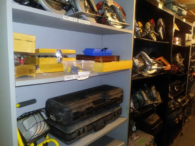 BEAUCOUP D’OUTILS ET GRATTE dans Ventes de garage  à Drummondville - Image 2