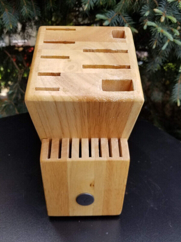 17-slot PC Knife Block (no knives) - great condition! in Kitchen & Dining Wares in City of Toronto - Image 2