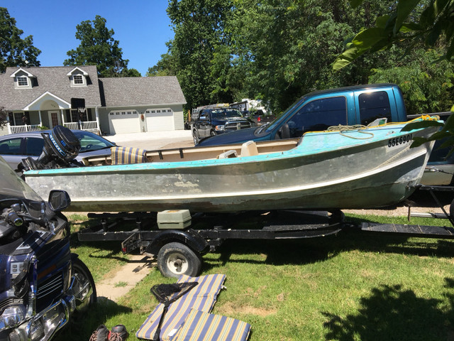 16ft Aluminum Boat and 20hp Mercury outboard motor in Personal Watercraft in Saint John - Image 3